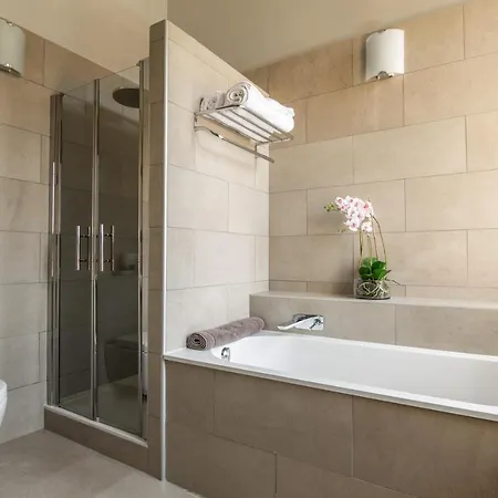 Sleeps 8 Pool Villa