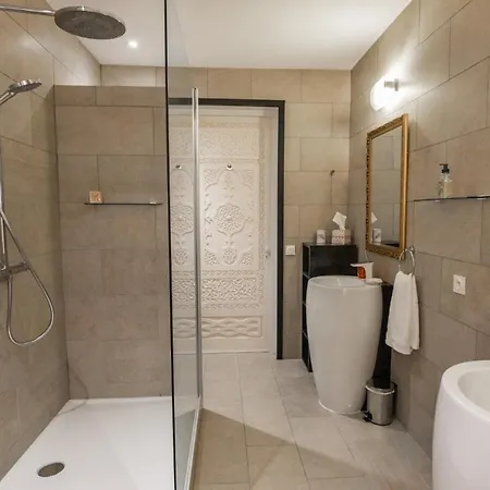 Sleeps 8 Pool Villa *